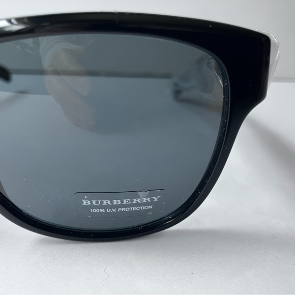 Burberry Sunglasses New with Case - Picture 2 of 16